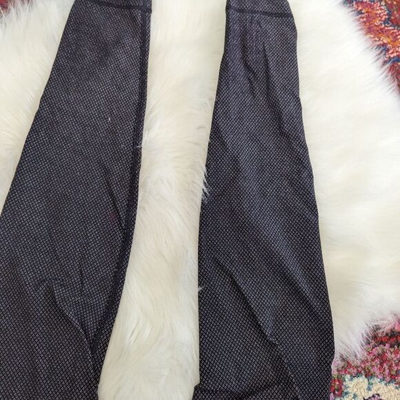 Lululemon grey black white diamond pattern leggings 8 - Picture 6 of 6